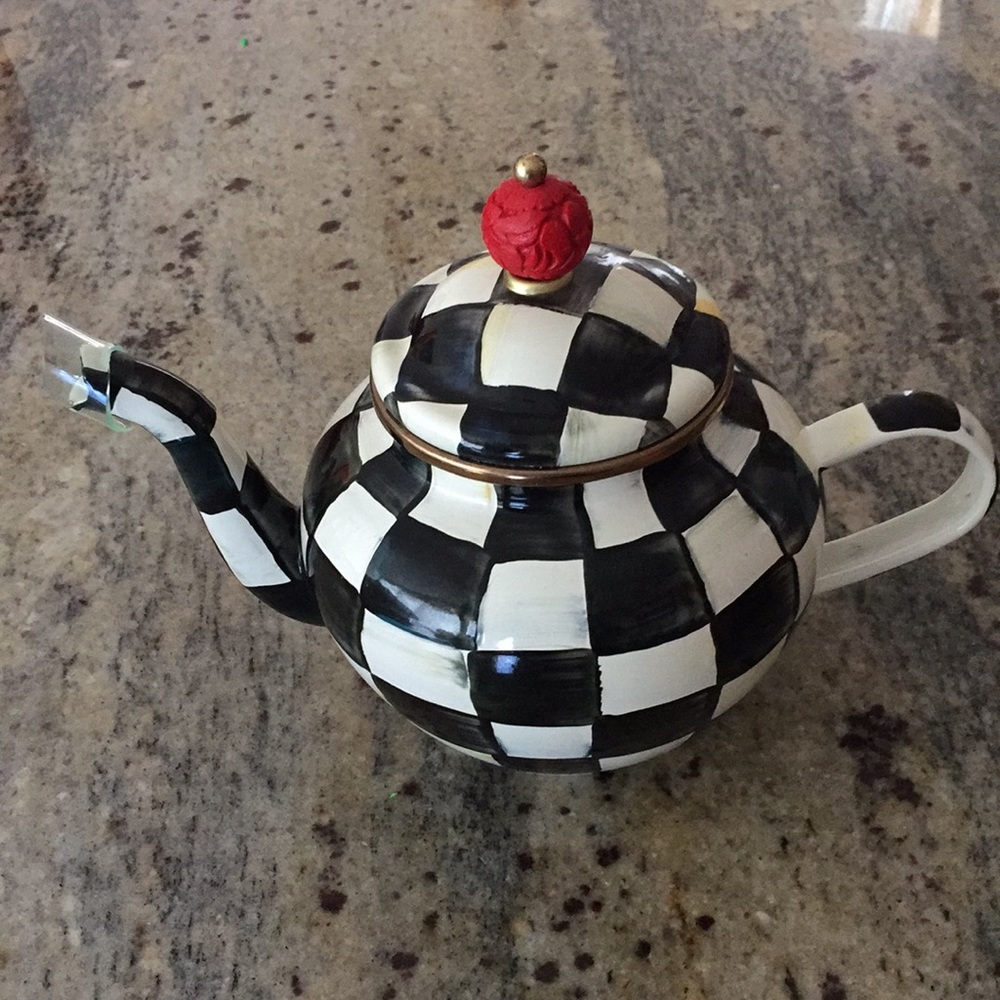 NWT Mackenzie child's 4 cup tea pot